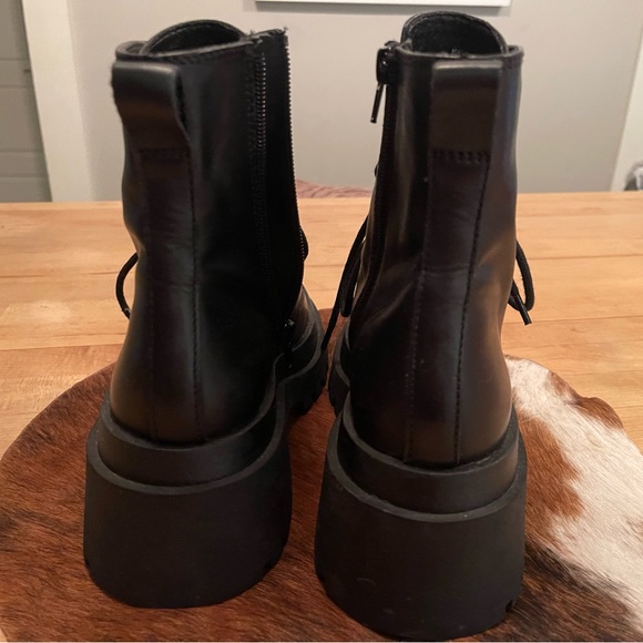 Steve Madden brand new combat style boot. Size 7 - Picture 4 of 5